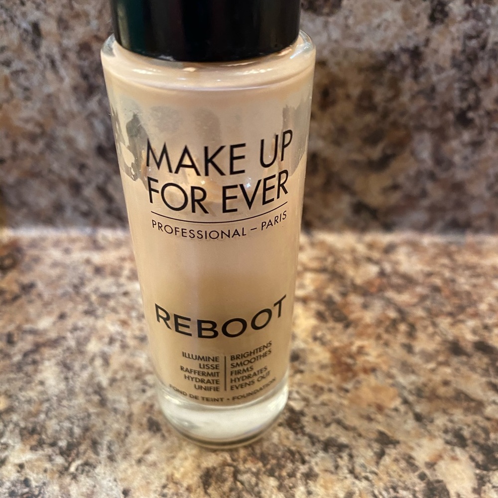 Make up forever reboot foundation Y244